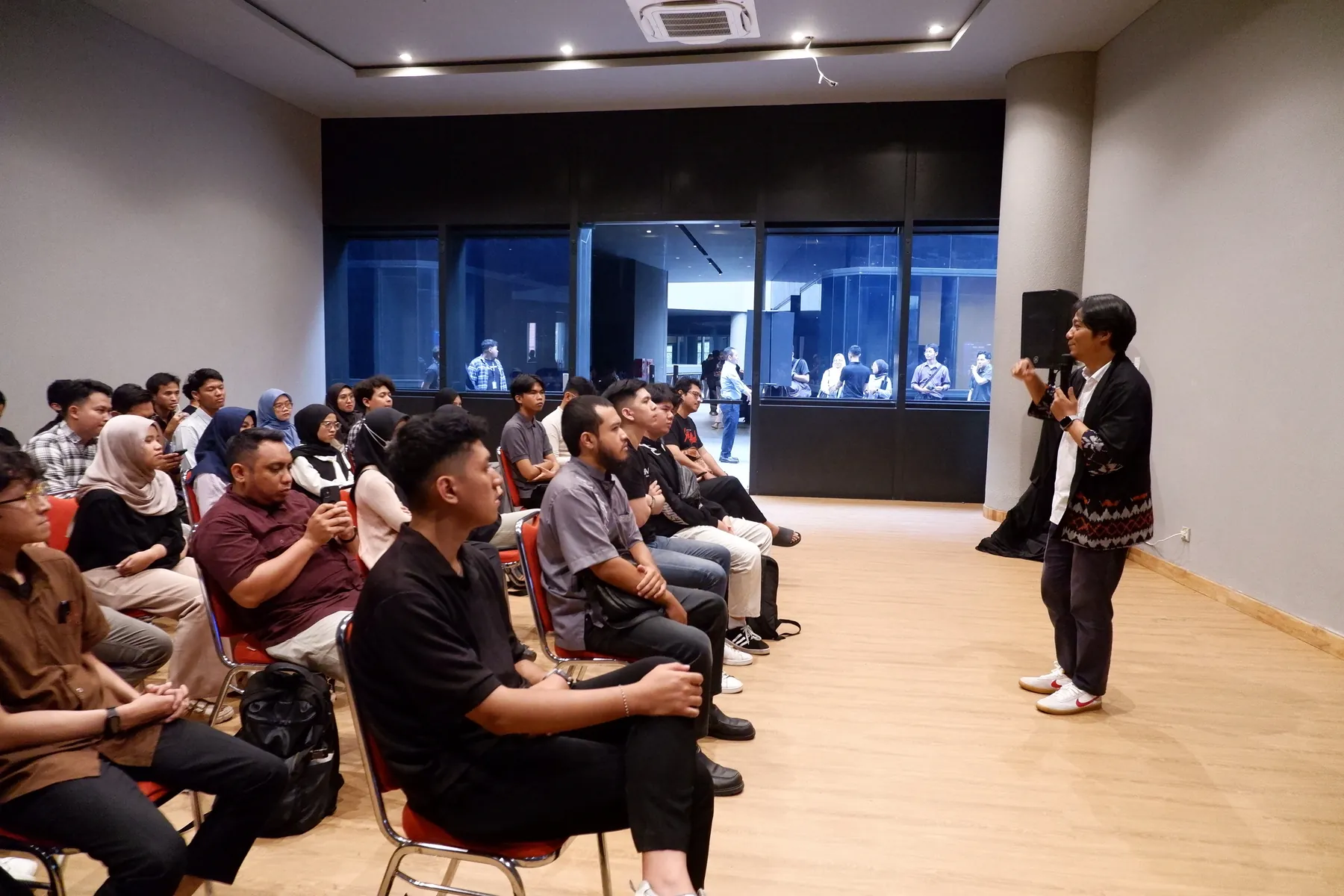 Peserta menyimak sesi Collaboration Class